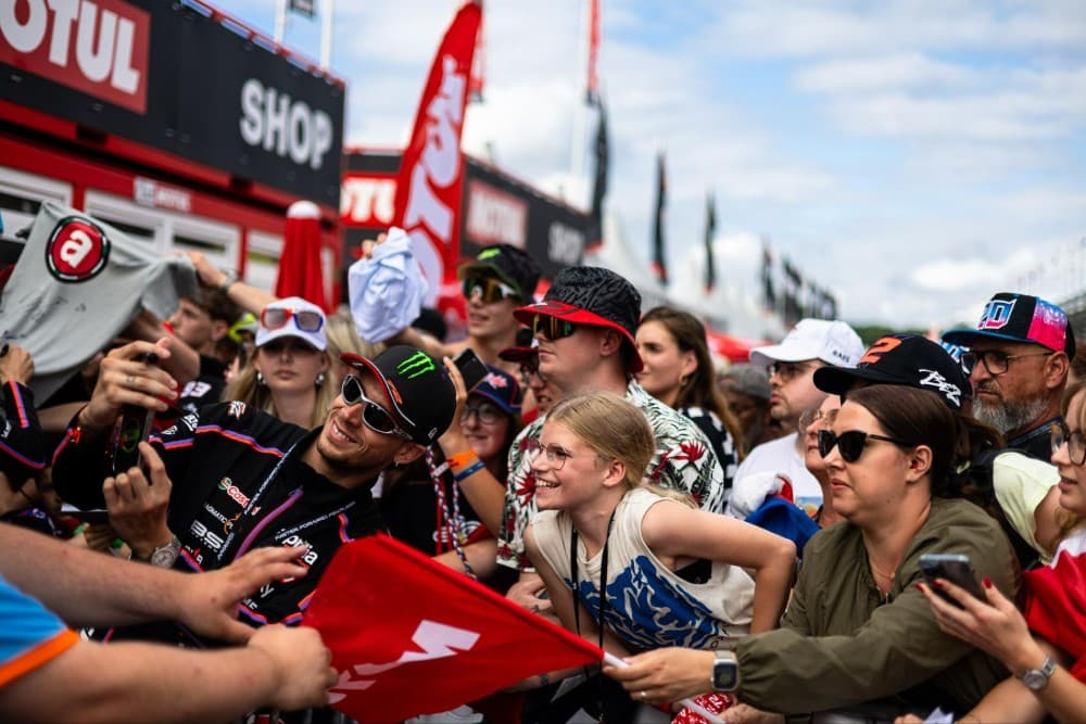 Trackside - The Ultimate Fan Experience